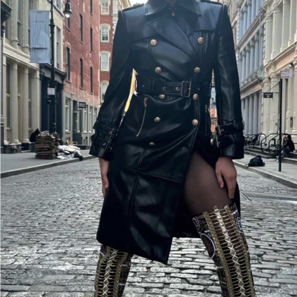 Elegant Black Leather Trench Coat - Picture 4 of 5